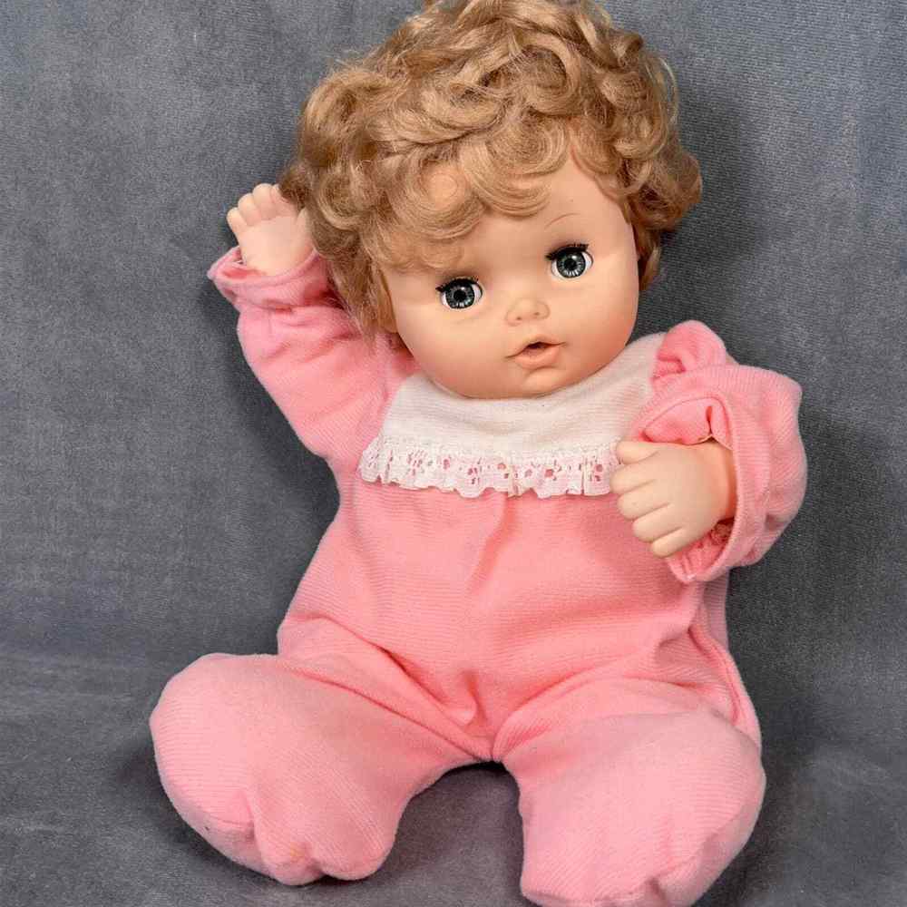 Vintage Eegee Goldberger 1981 Hong Kong Baby Doll Curly Sleepy Eyes Soft Body